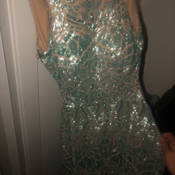 CAMILLE LA VIE PROM DRESS - Picture 3 of 4